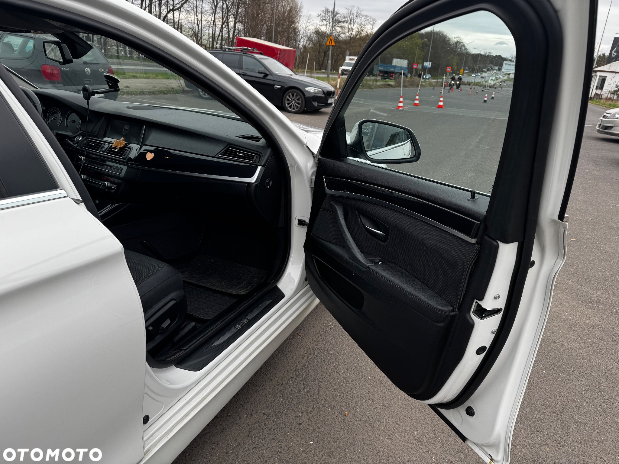 BMW Seria 5 518d - 15