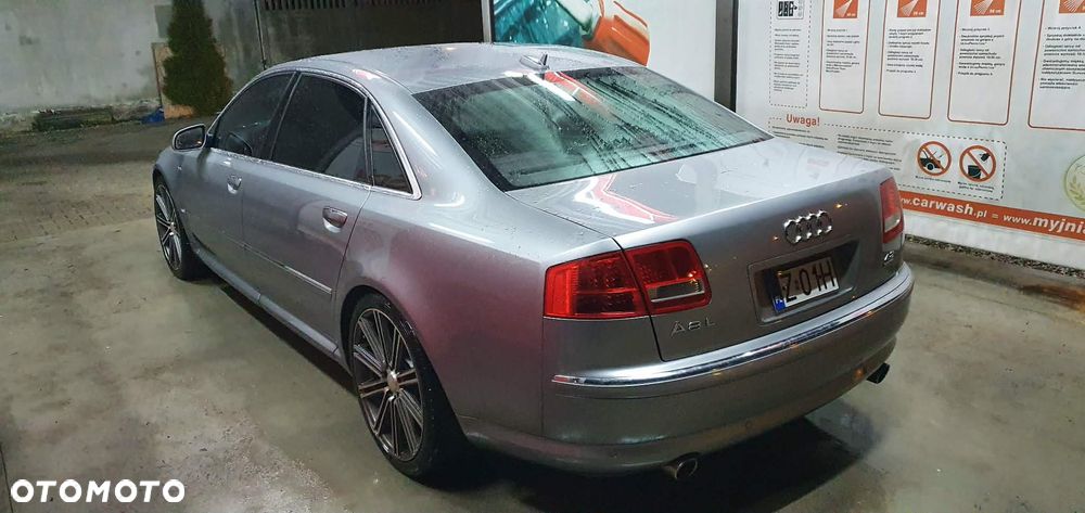 Audi A8 4.2 L Quattro - 6