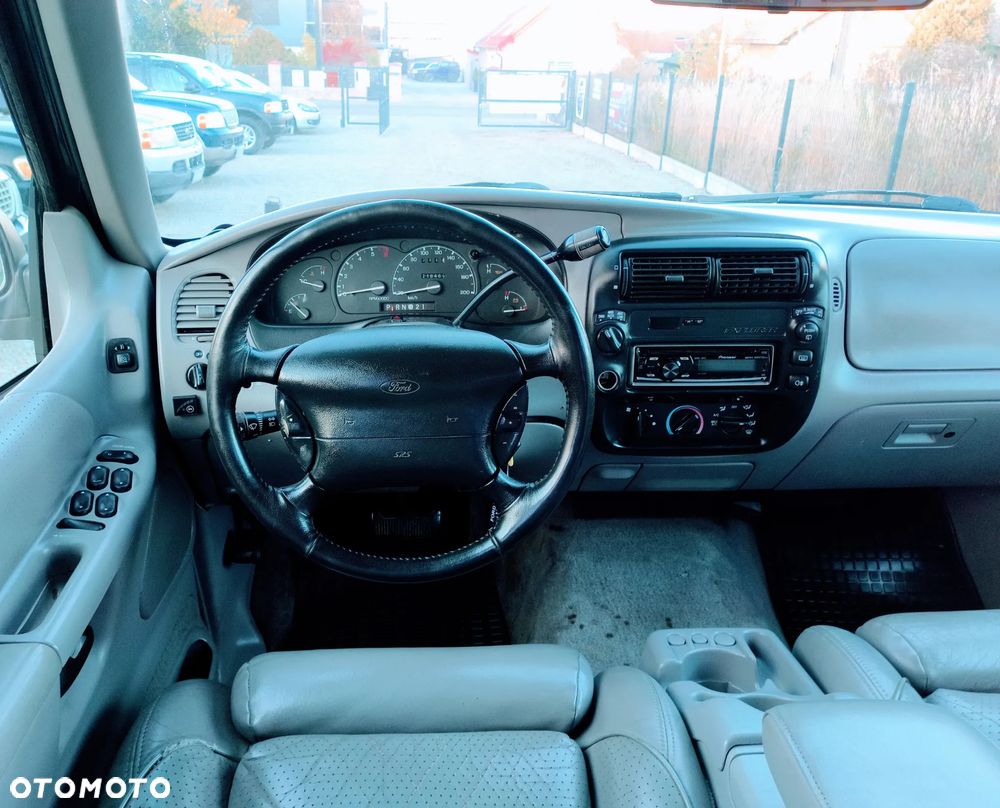 Ford Explorer - 12