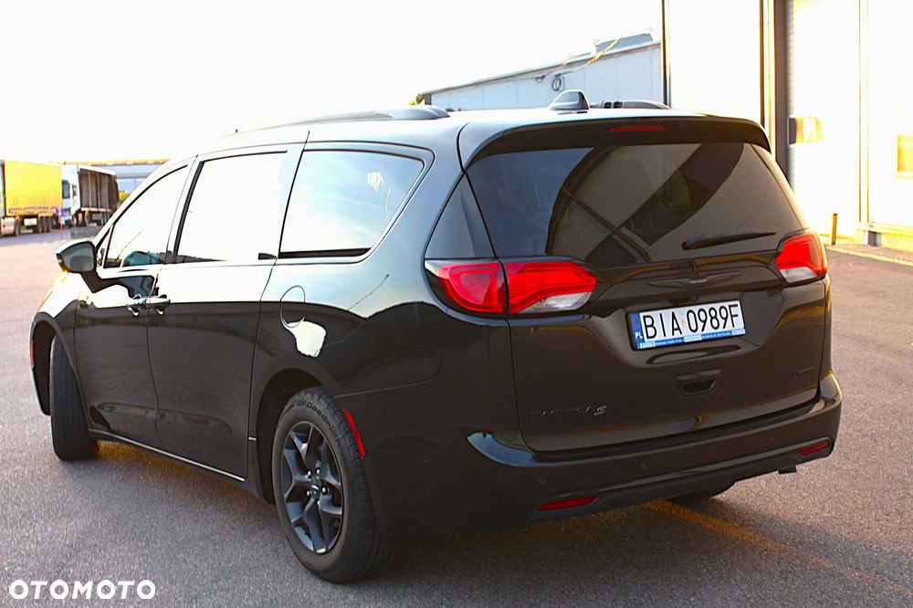 Chrysler Pacifica - 6