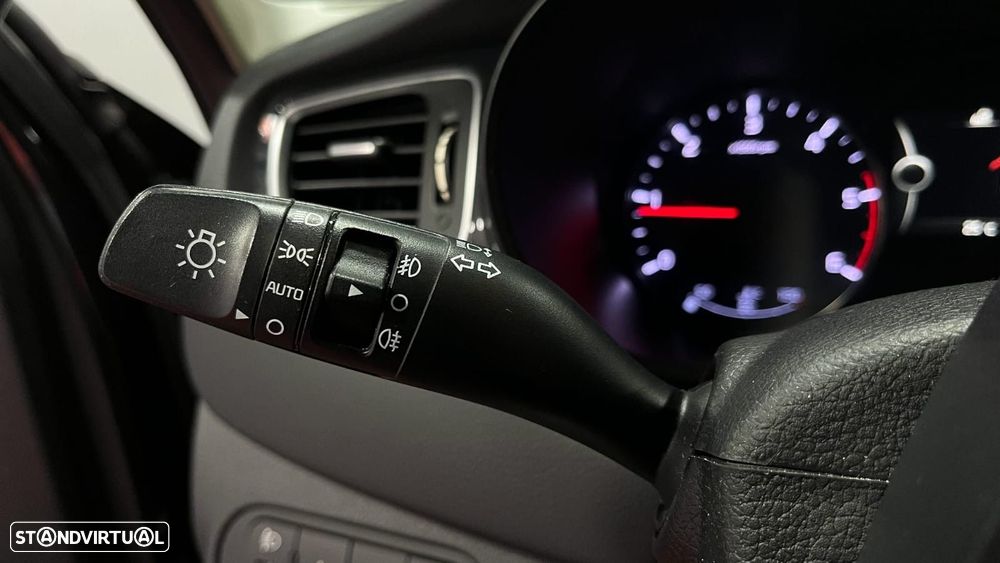 Kia Carens 1.7 CRDi ISG TX - 18