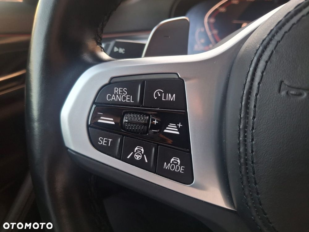 BMW Seria 5 520d M Sport - 12