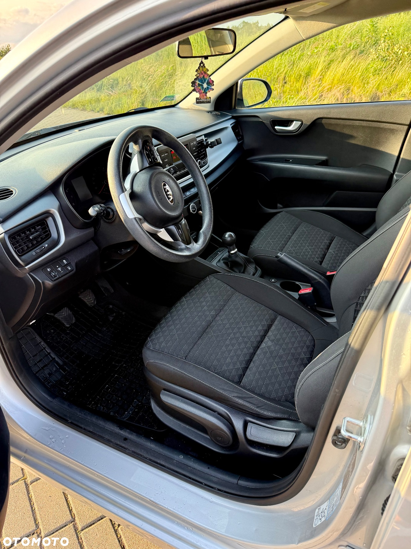 Kia Rio 1.2 L - 8