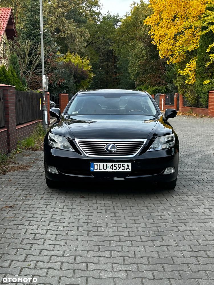 Lexus LS