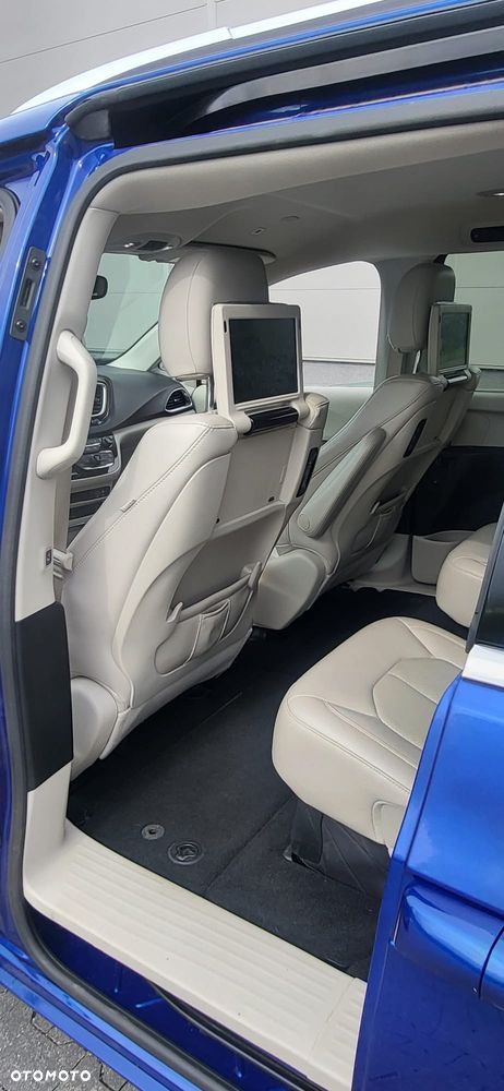 Chrysler Pacifica - 15
