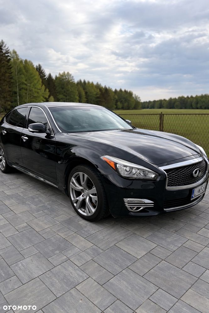 Infiniti Q70 - 1