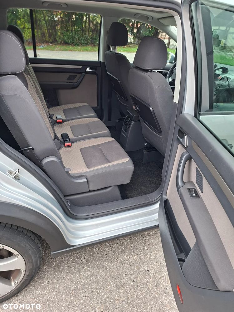 Volkswagen Touran - 10