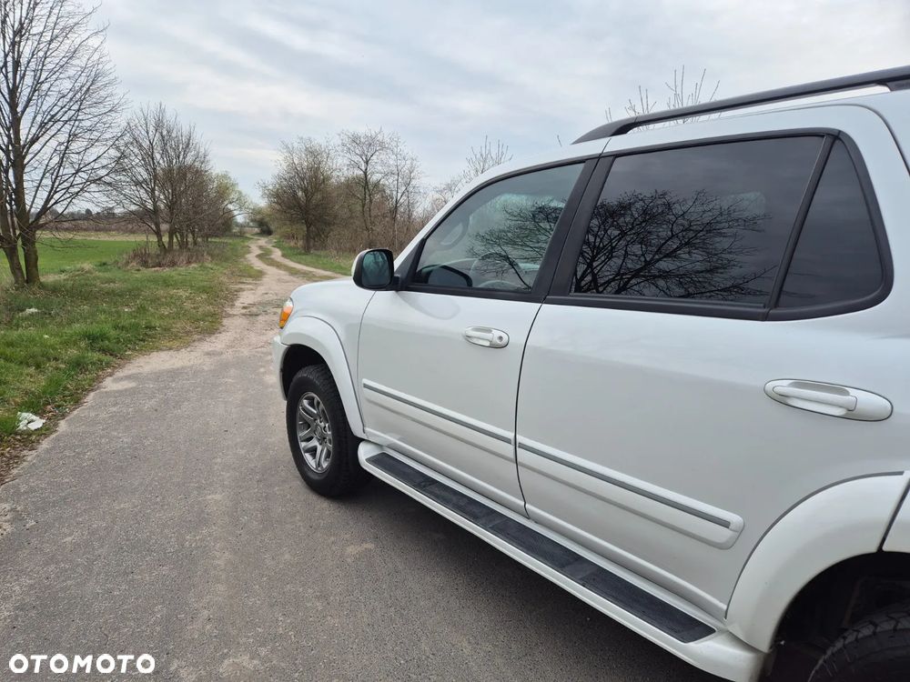 Toyota Sequoia - 4
