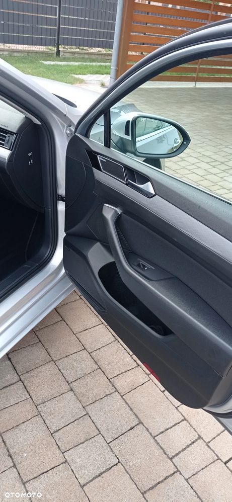 Volkswagen Passat 2.0 TDI SCR DSG Business - 14