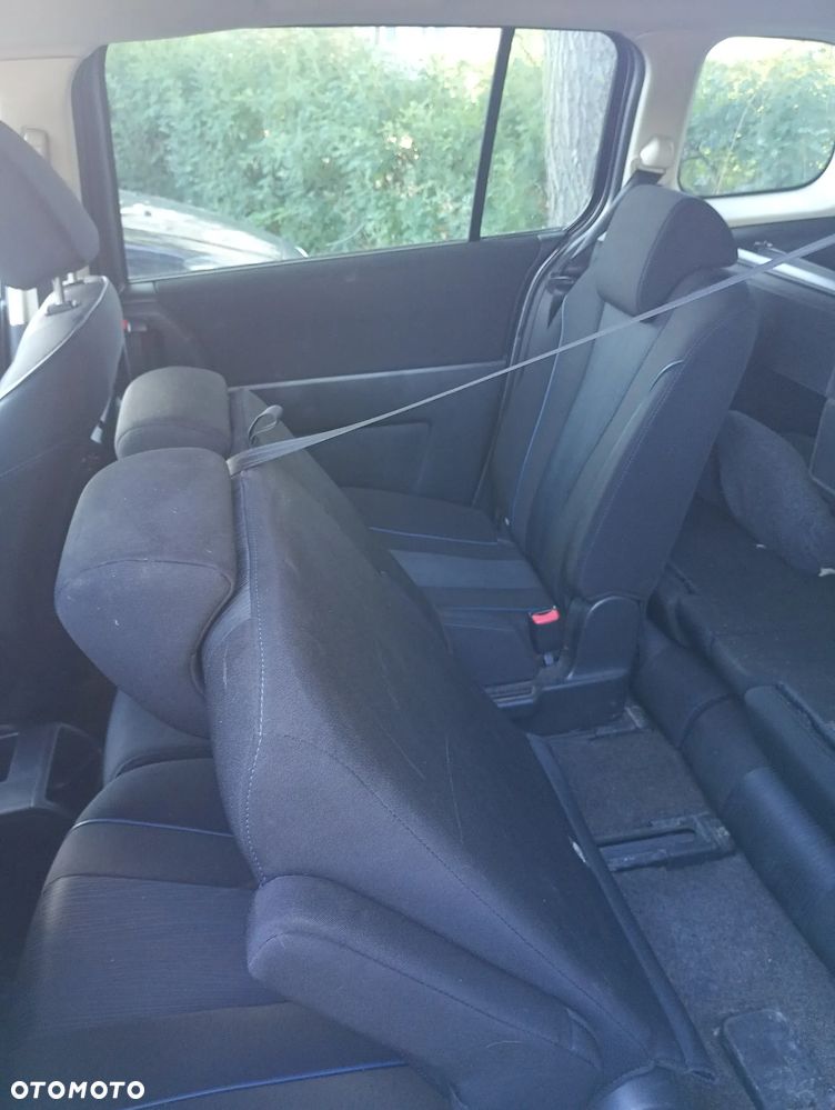 Mazda 5 - 10
