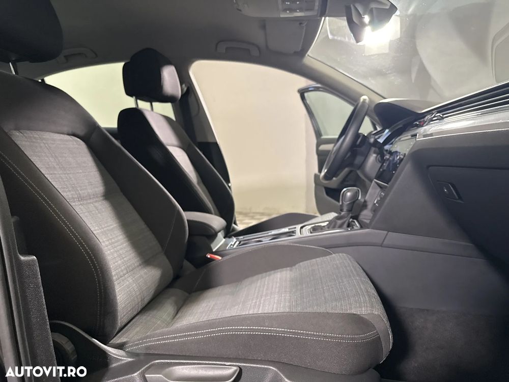 Volkswagen Passat - 12