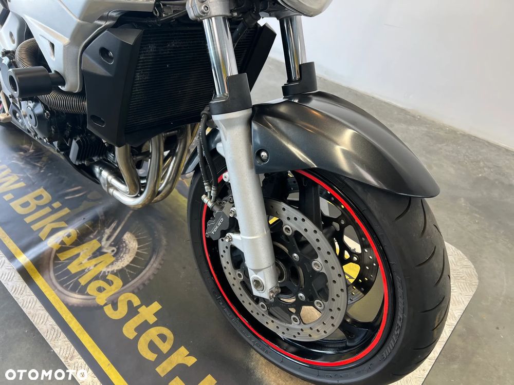 Suzuki GSR - 9