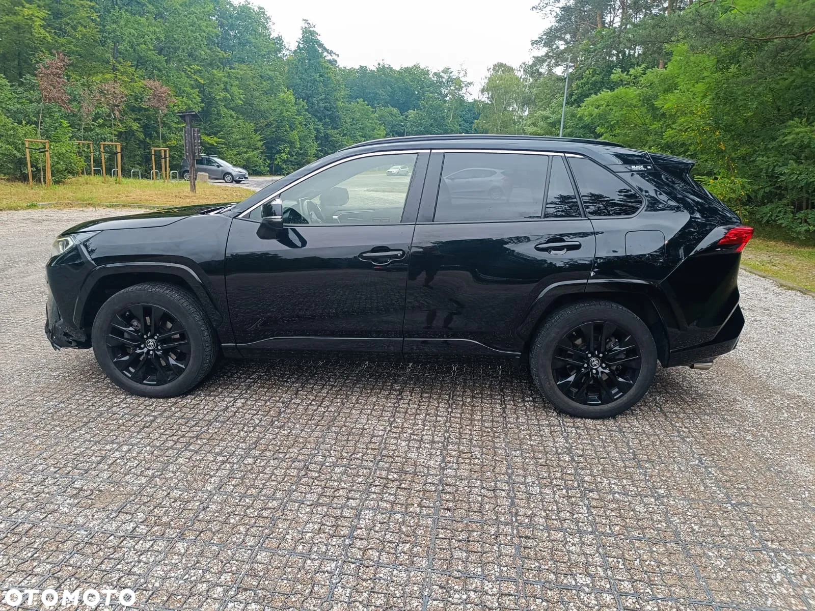 Toyota RAV4 2.5 Hybrid Black Edition by JBL 4x4 - 4