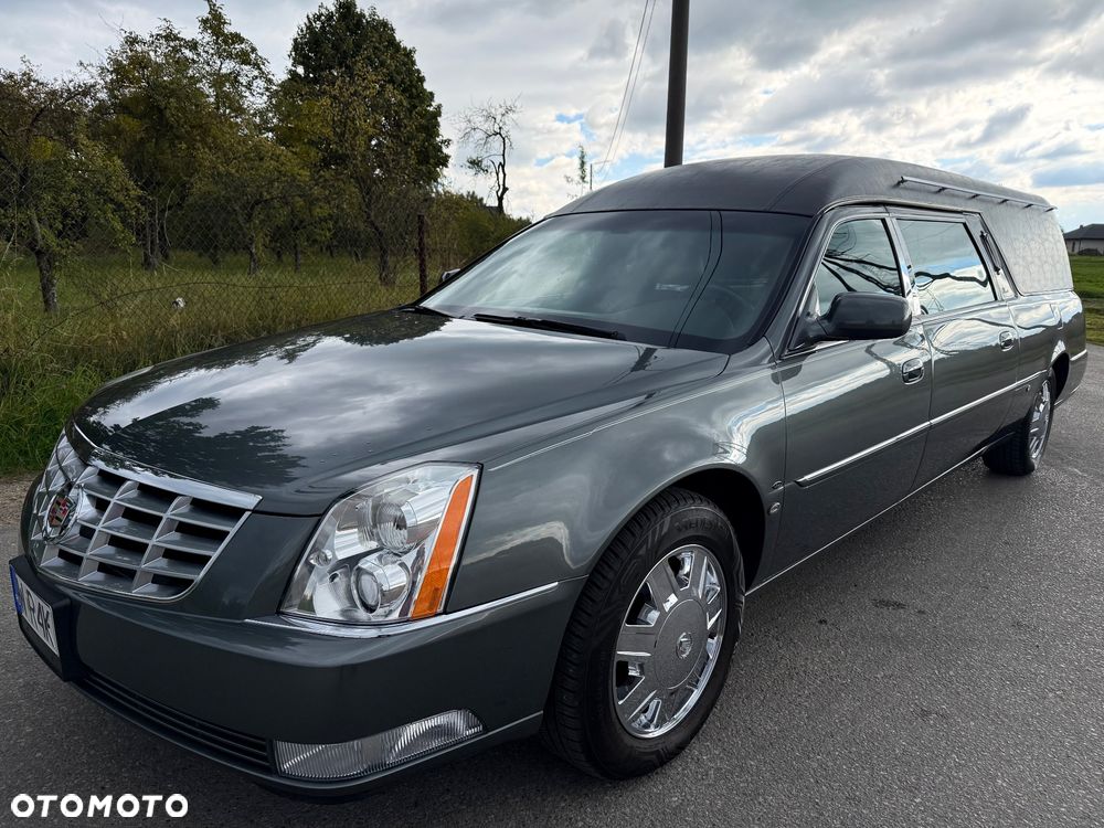 Cadillac DTS - 2