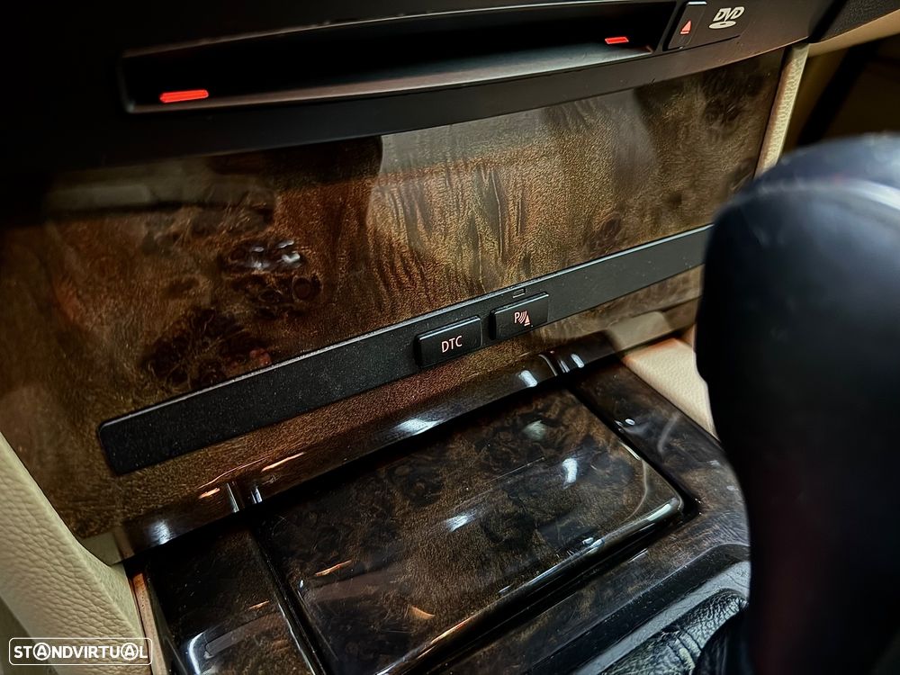 BMW 525 dA Touring - 13