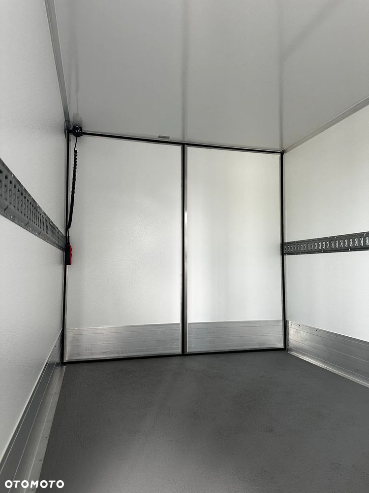 Mercedes-Benz Sprinter - 32