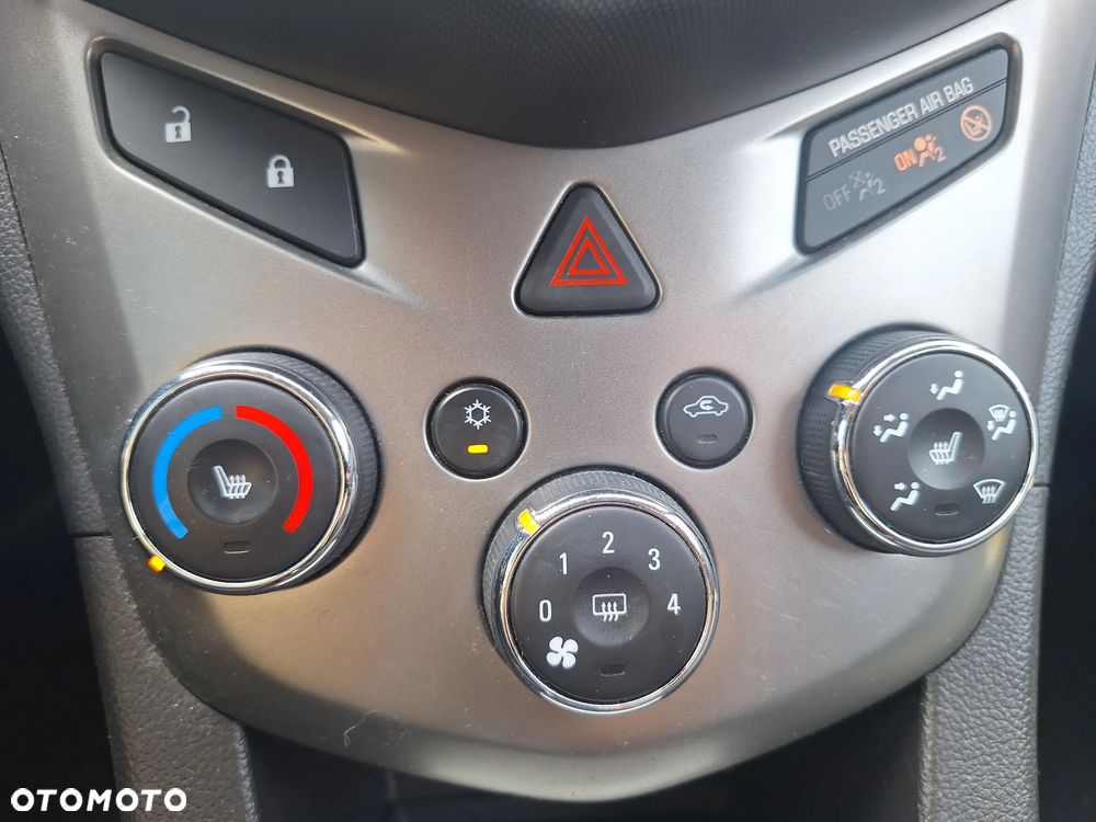 Chevrolet Aveo 1.6 LTZ - 24