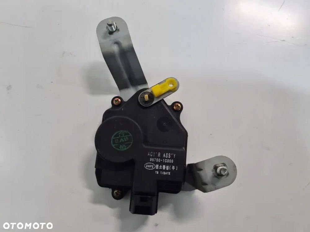 SIŁOWNIK ZAMKA KLAPY BAGAŻNIKA HYUNDAI GETZ 5D - 1