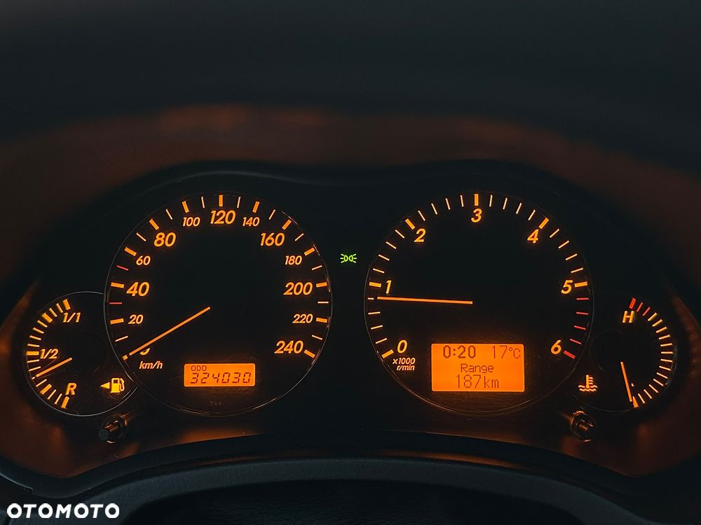 Toyota Avensis - 24