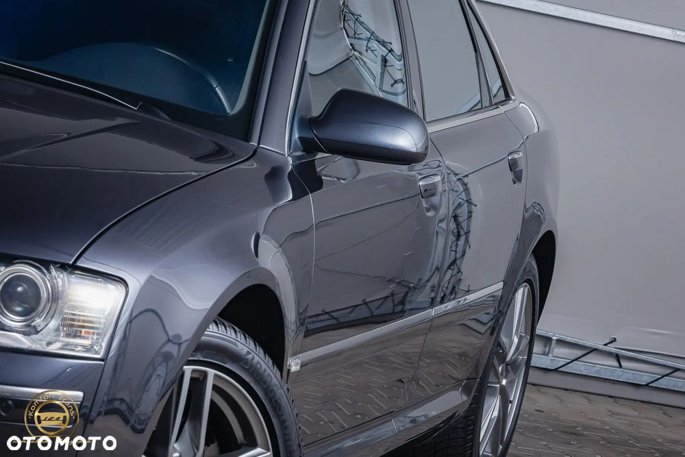 Audi A8 4.2 Quattro - 11