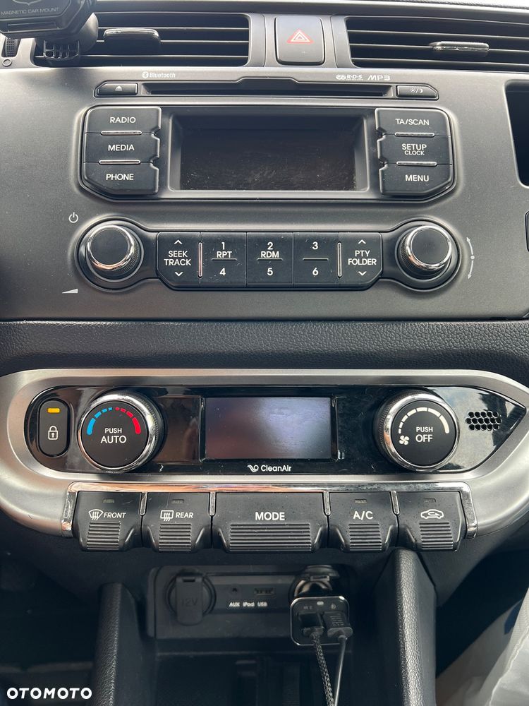 Kia Rio - 21