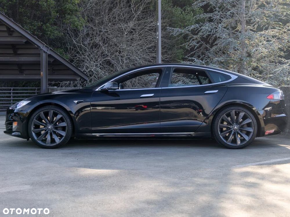 Tesla Model S - 4