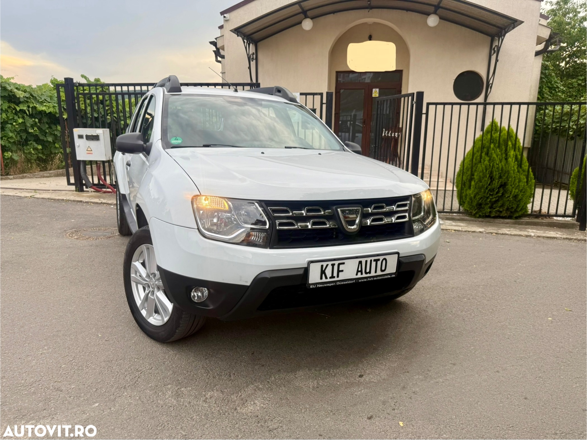 Dacia Duster SCe 115 2WD Essential - 32