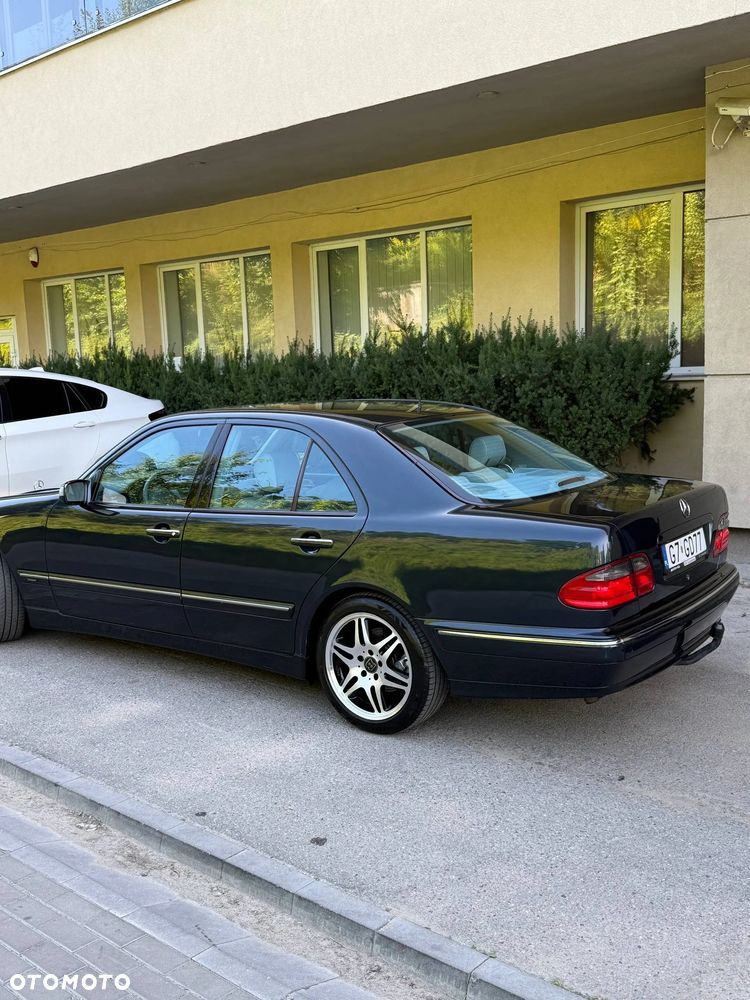 Mercedes-Benz Klasa E - 9