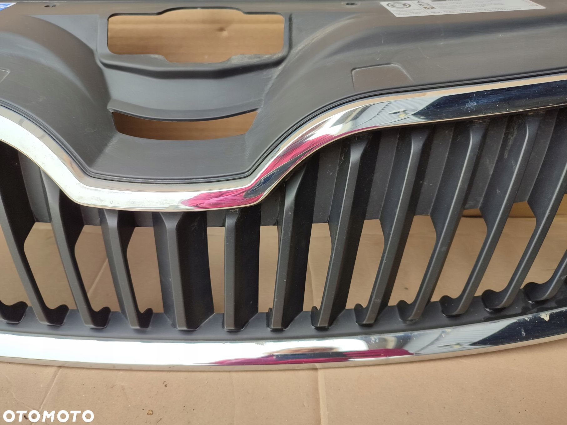 Grill atrapa chłodnicy SKODA RAPID LIFT 15r 5JA853668 ORYGINAŁ - 4
