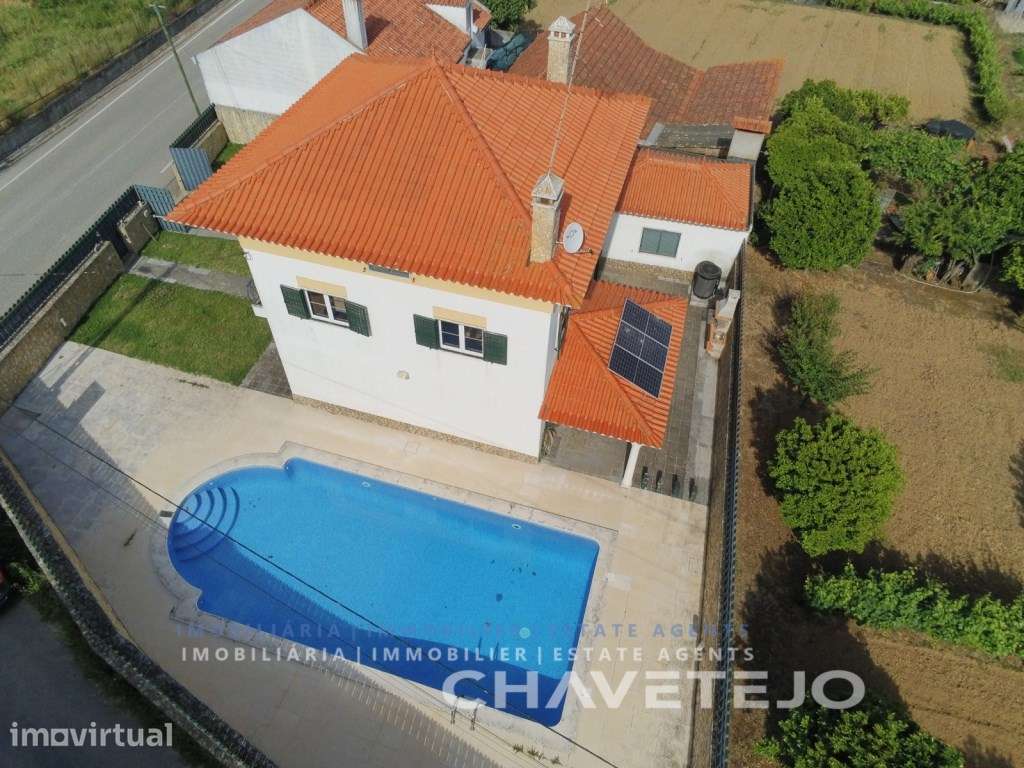 Moradia V4 com garagem e piscina a 7 km de Tomar e de praia fluvial... - Grande imagem: 2/36