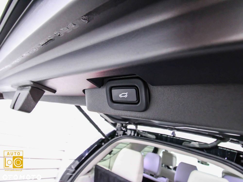 Land Rover Discovery ver-v-3-0-d250-mhev-r--dynamic-hse - 16