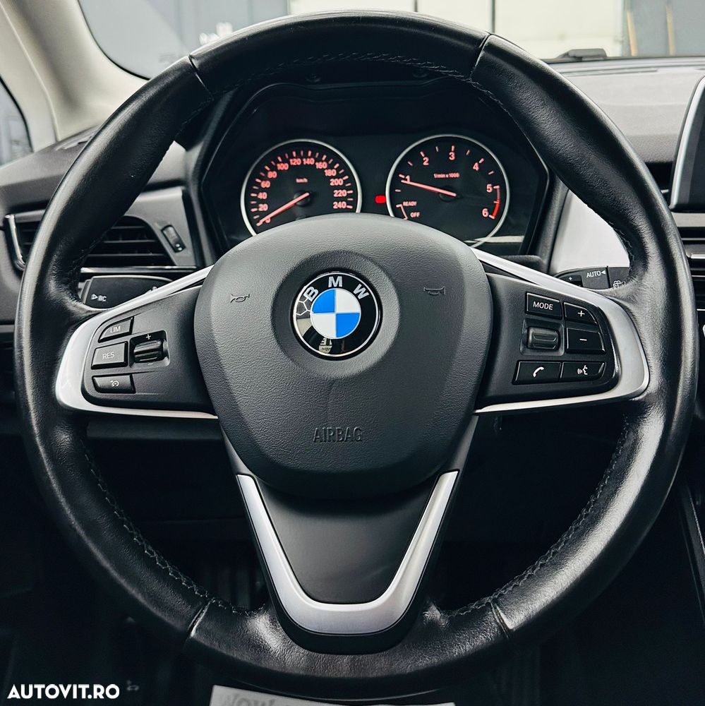 BMW Seria 2 218d - 33