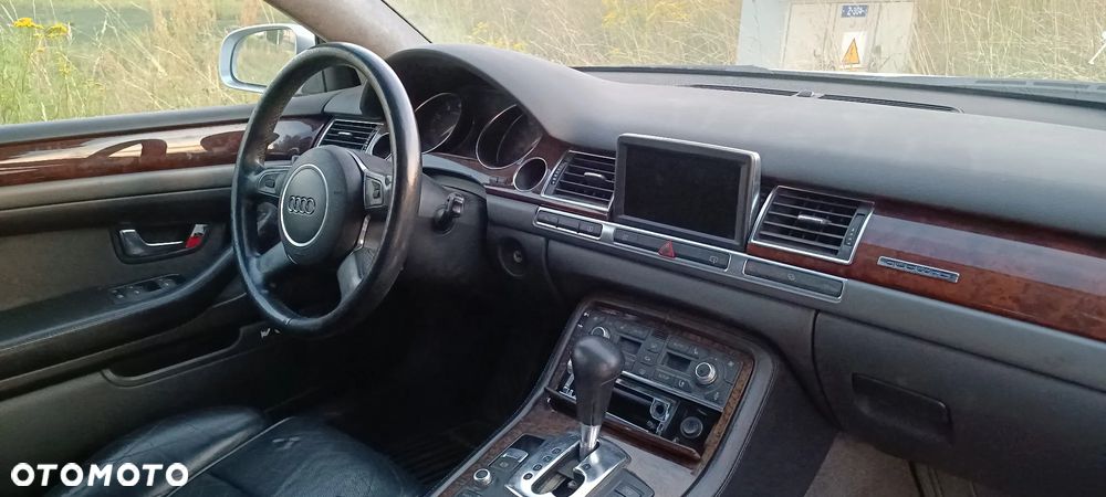 Audi A8 4.2 L Quattro - 7