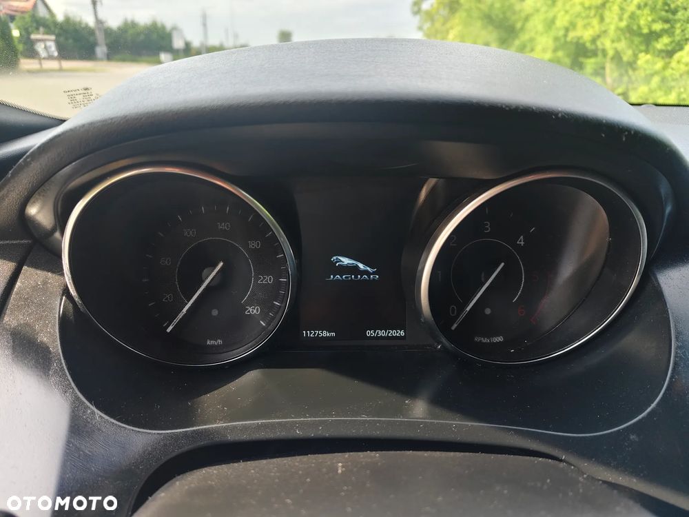 Jaguar E-Pace 2.0 i4D AWD R-Dynamic - 12
