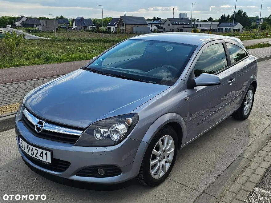 Opel Astra GTC 1.6 Edition Plus - 1