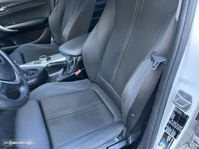 BMW 116 d Line Sport Shadow — fotografia 16