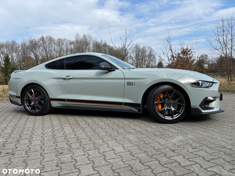 Ford Mustang - 25