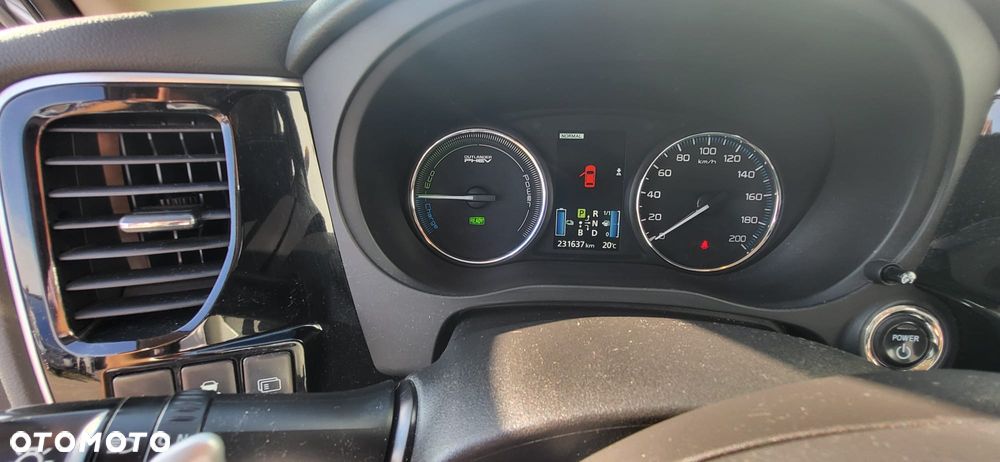 Mitsubishi Outlander Instyle NAVI + - 8