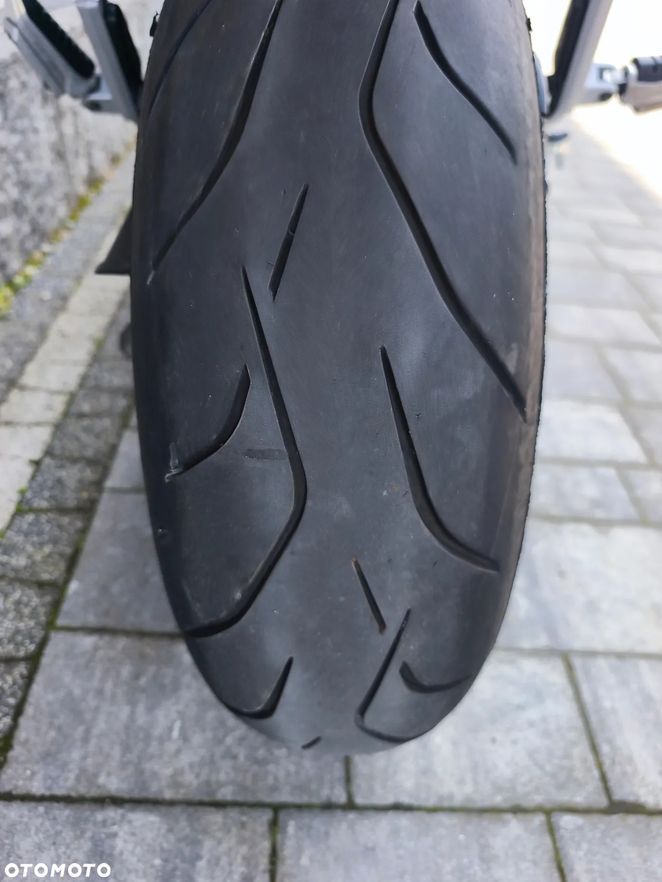 Suzuki GSR - 9