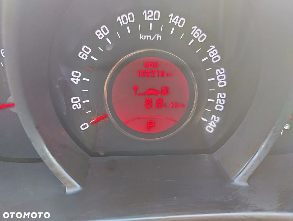 Kia Sportage 2.0 L - 16