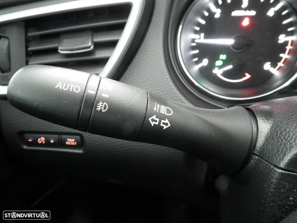 Nissan Qashqai 1.6 dCi N-Connecta 18 Xtronic - 31