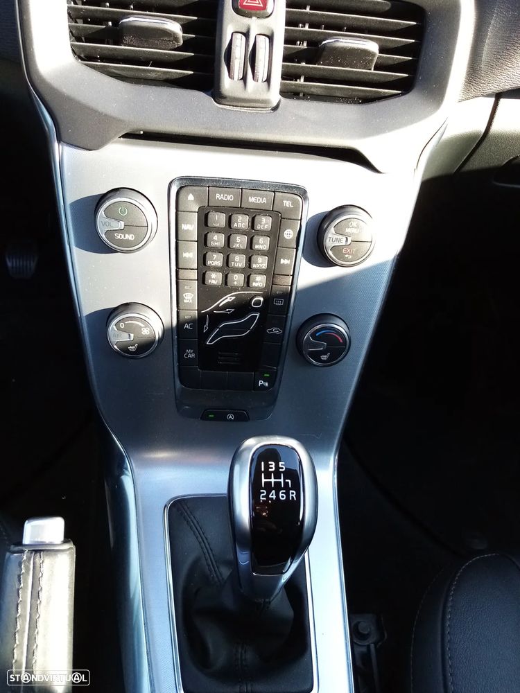 Volvo V40 D2 Inscription - 15