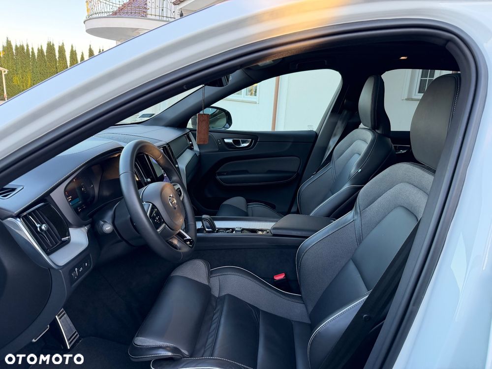 Volvo XC 60 T6 Plug-In Hybrid AWD Ultra Dark - 16