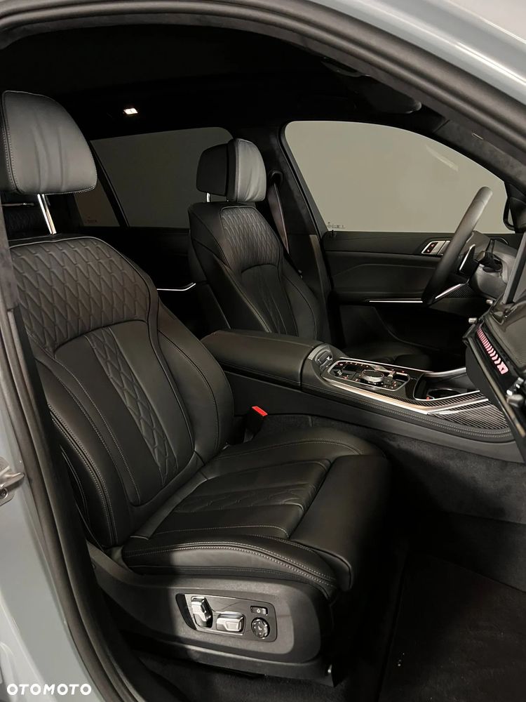 BMW X7 - 24