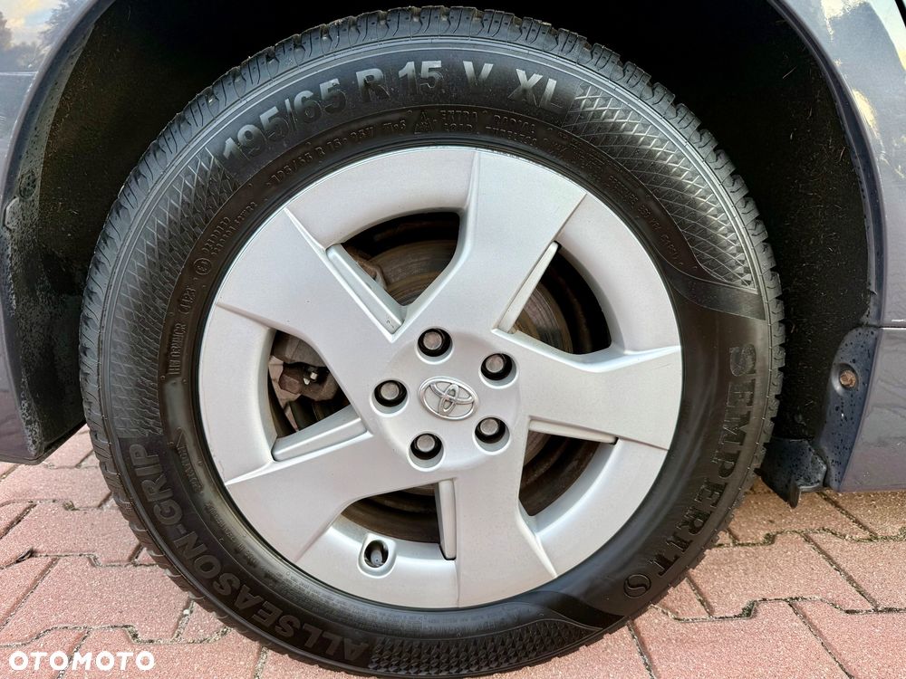Toyota Prius (Hybrid) Life - 36