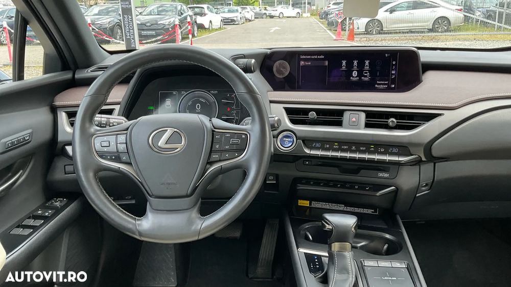 Lexus UX 250h 2.0L HEV 20H- (178 HP) 4X4 CVT Luxury - 15
