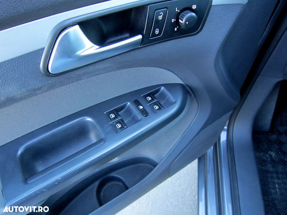 Volkswagen Touran 1.6 TDI DPF BlueMotion Technology Comfortline - 24