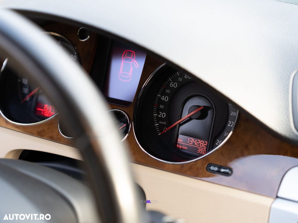 Volkswagen Passat 2.0 TDI Individual - 18