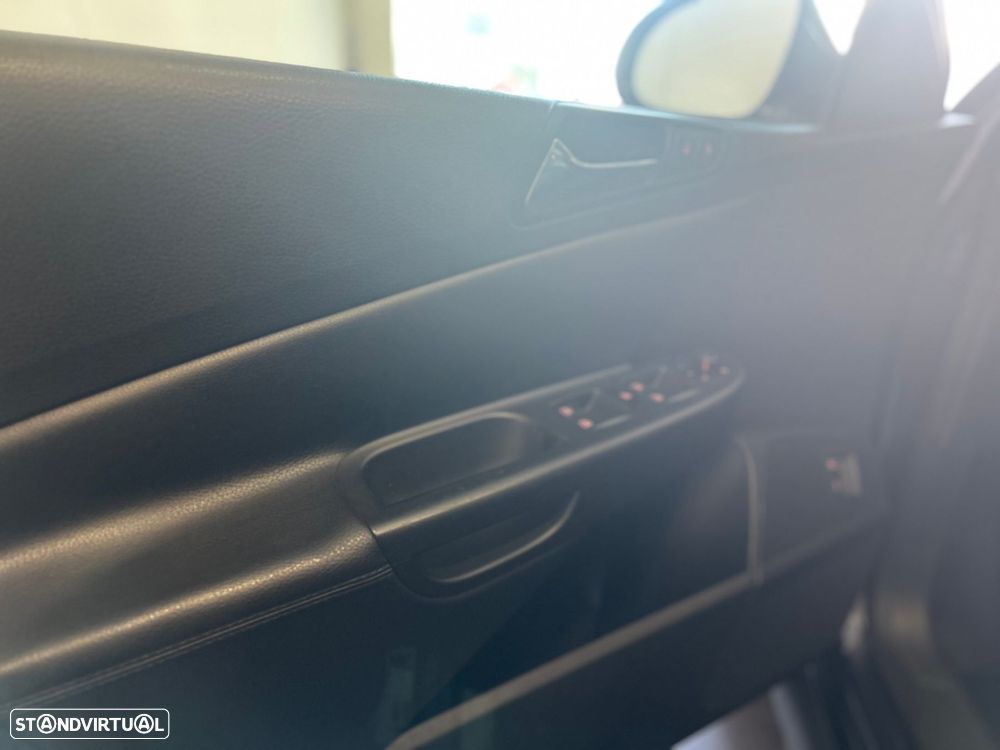 VW Passat Variant 2.0 TDi 4M Highline - 17
