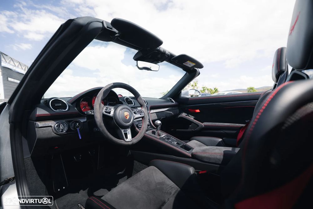 Porsche 718 Spyder - 22